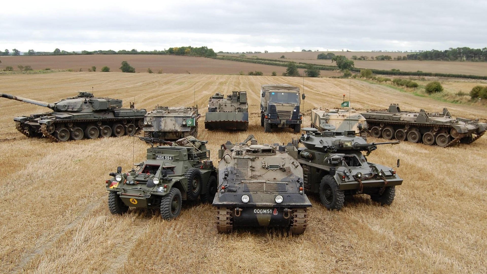 “AI越位+裁判头戴摄像：技术革新引发热议”